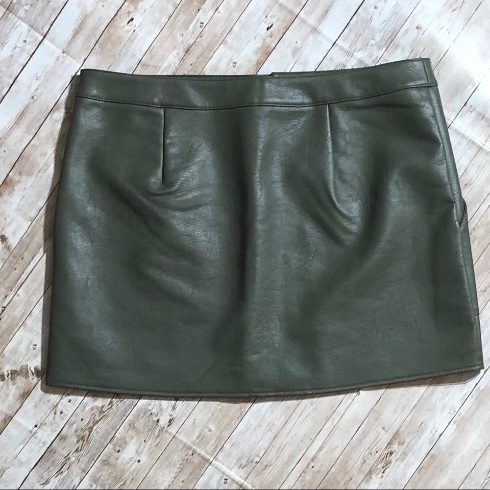 Bar III Dusty Olive Leather Mini Skirt Sz 14 - Picture 5 of 8